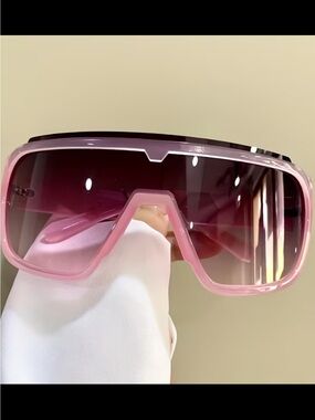 Affordable Fashion Finds Pink Gradient Shield Sunglasses